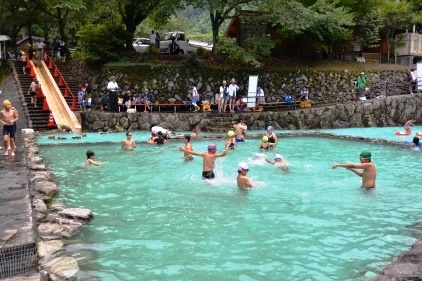 調音の滝公園　流水プール