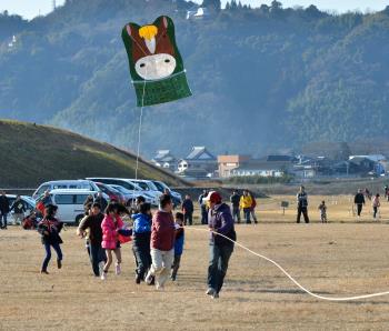 空へあがる大凧