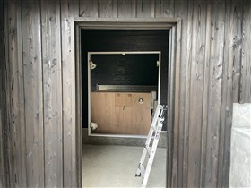 覆い屋・養生中